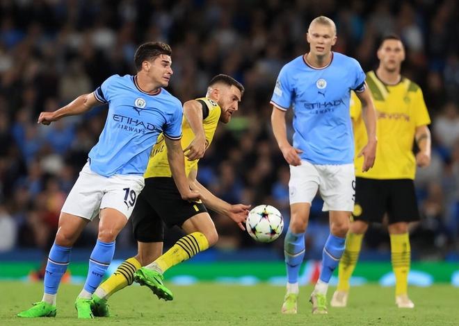 欧文快攻压哨上篮，全场沸腾