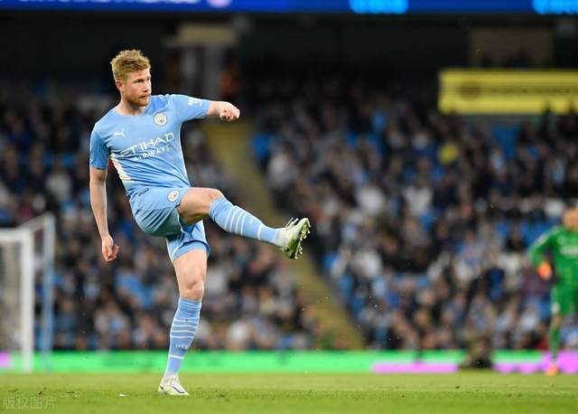 天空：切尔西正在尝试引进罗克，曼联也对球员有意（天空体育：切尔西尝试签下罗克，曼联亦有意）