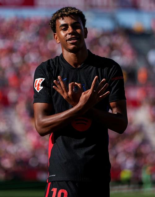 英媒：奥纳纳想回曼联夺回首发，如果不行可能去另一英超球队（英媒称奥纳纳欲回归曼联重夺主力，若无望将考虑投奔其他英超队）