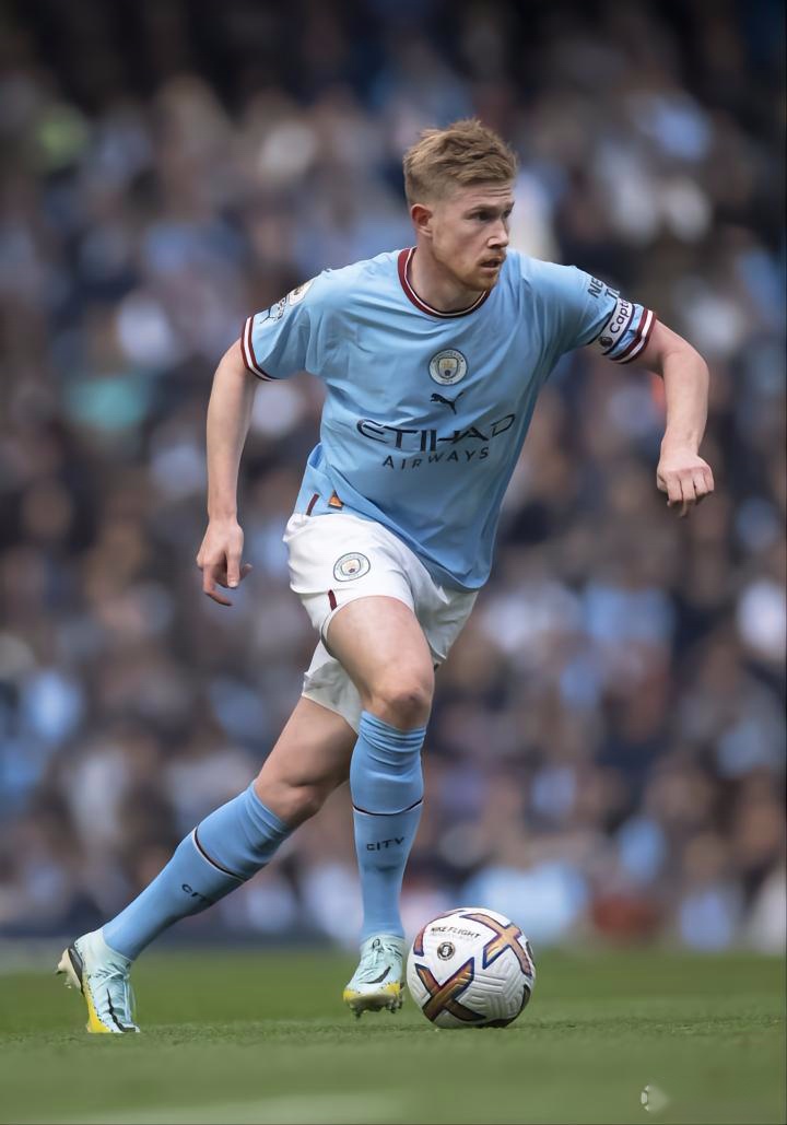 阿尔巴：亚马尔和佩德里等球员很出色，但没人能和梅西比（阿尔巴盛赞亚马尔与佩德里，但称无人能与梅西相提并论）